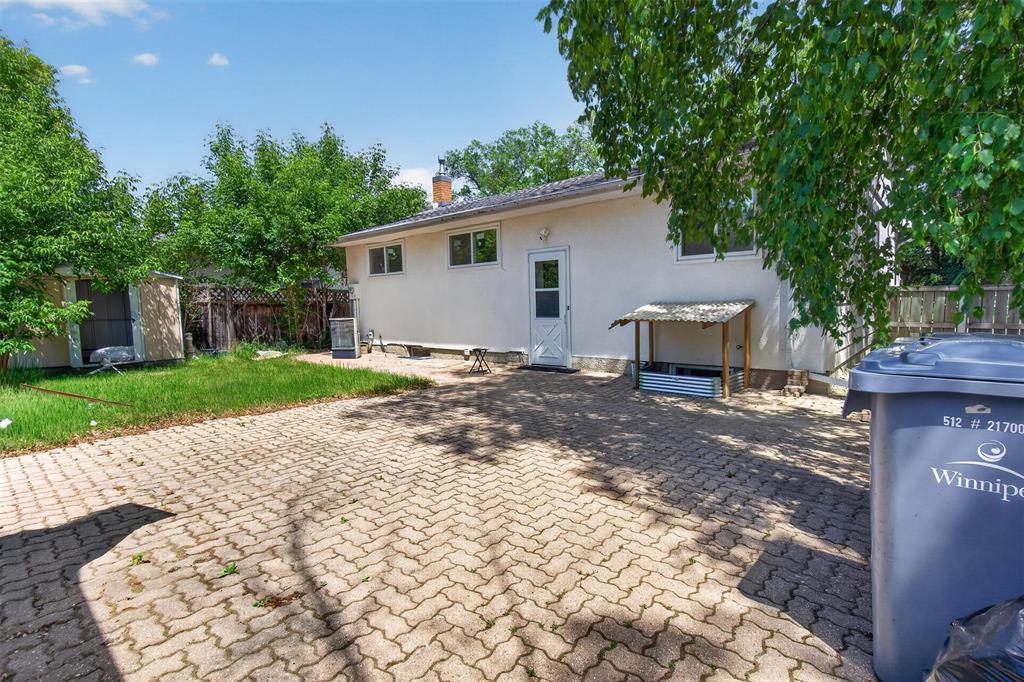 Spacious Home Near University of Manitoba - Thumbnail 7