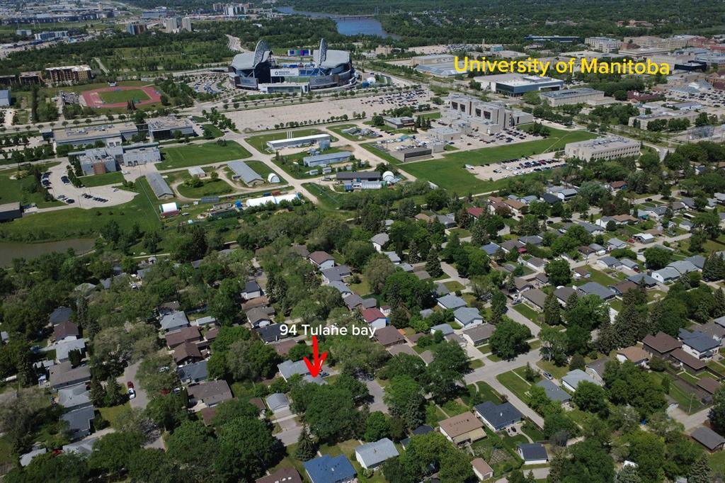Spacious Home Near University of Manitoba