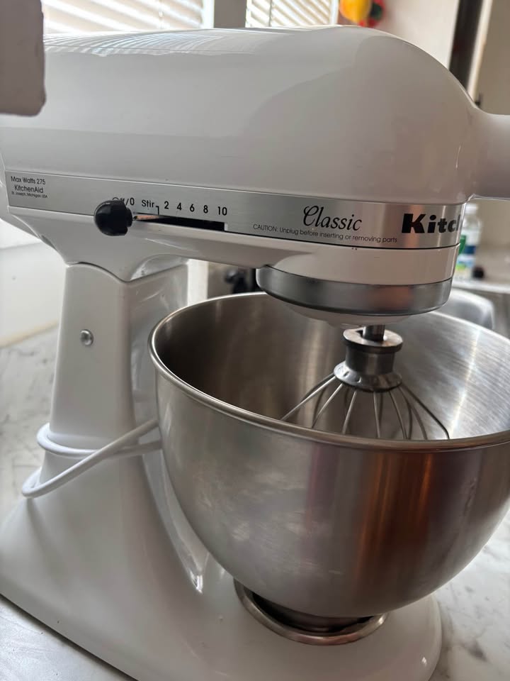 Kitchen aid mixer  - Thumbnail 2